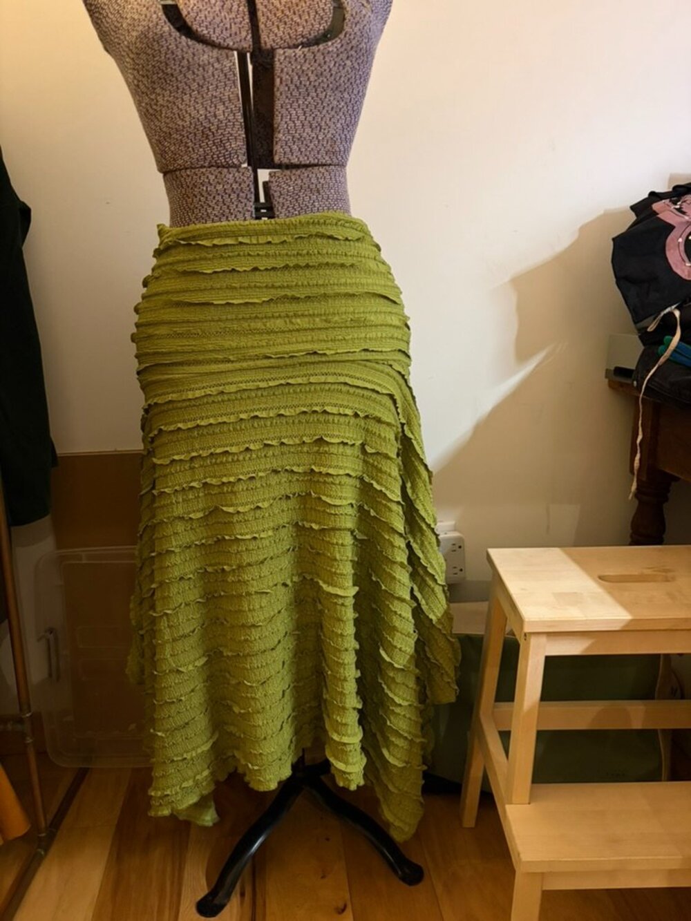 H&M light moss green Frill-Trimmed Handkerchief Skirt size S